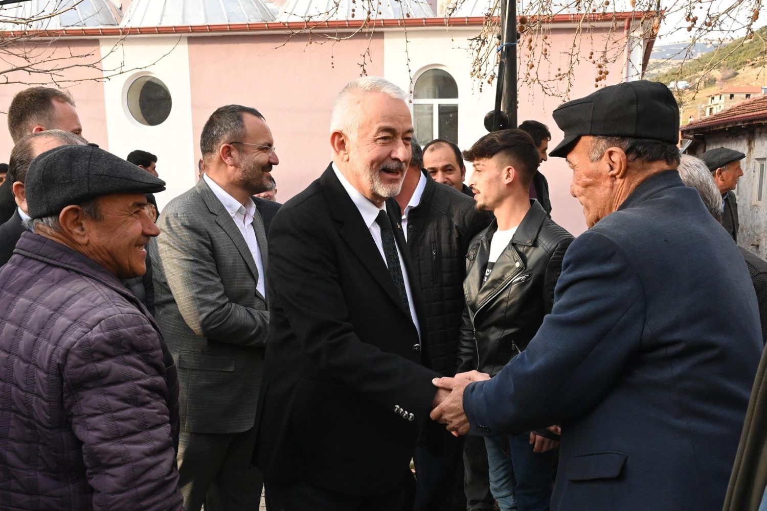 Başkan Başdeğirmen: "Belediye olarak her yerde varız"
