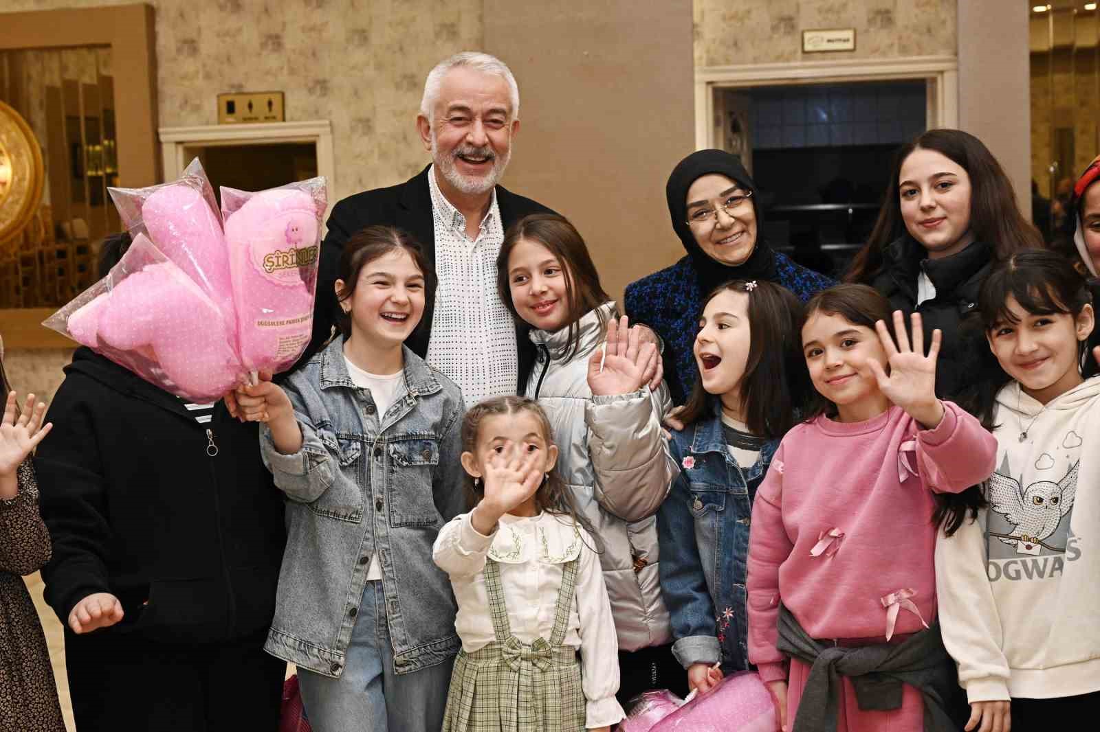 Başkan Başdeğirmen, çocuklarla iftarda buluştu
Başkan Başdeğirmen, çocuklarla iftarda buluştu