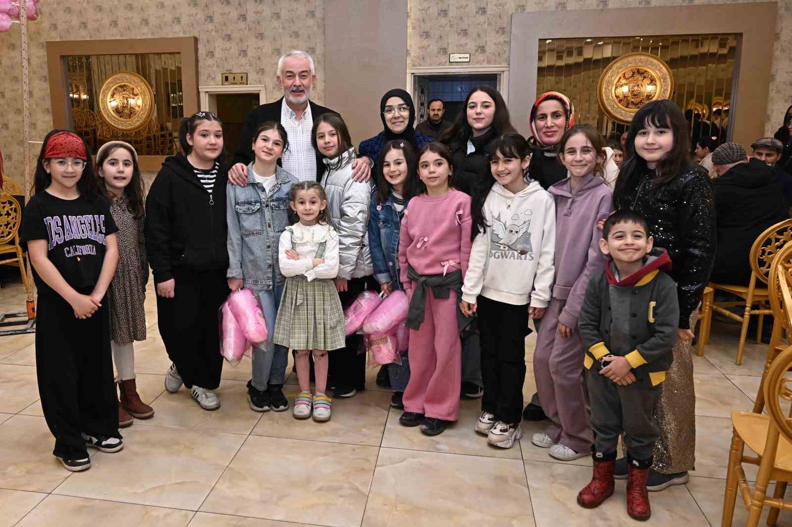 Başkan Başdeğirmen, çocuklarla iftarda buluştu
Başkan Başdeğirmen, çocuklarla iftarda buluştu