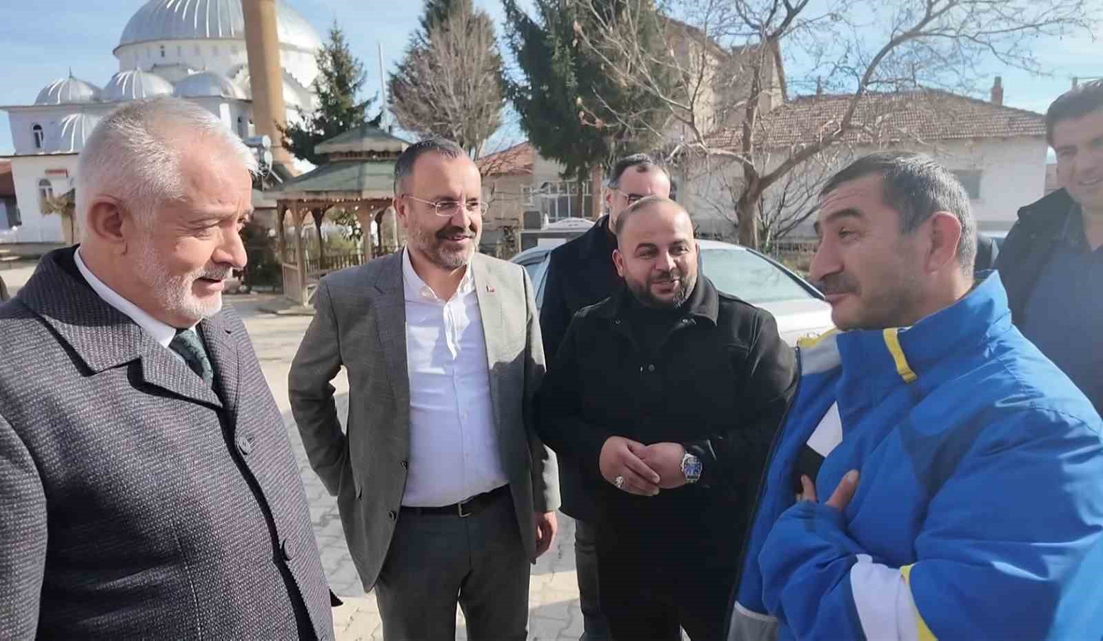 Başkan Başdeğirmen, kırılan boya sandığı yerine yenisi isteyen boyacıyı kırmadı
