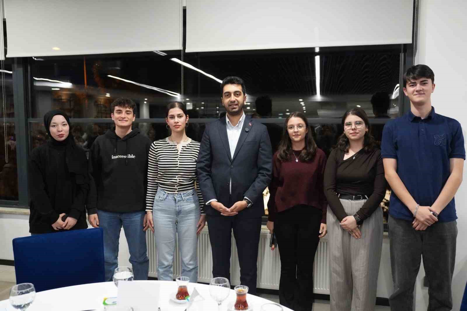 Başkan Bingöl Tuzla’da gençlerle iftar sofrasında bir araya geldi
