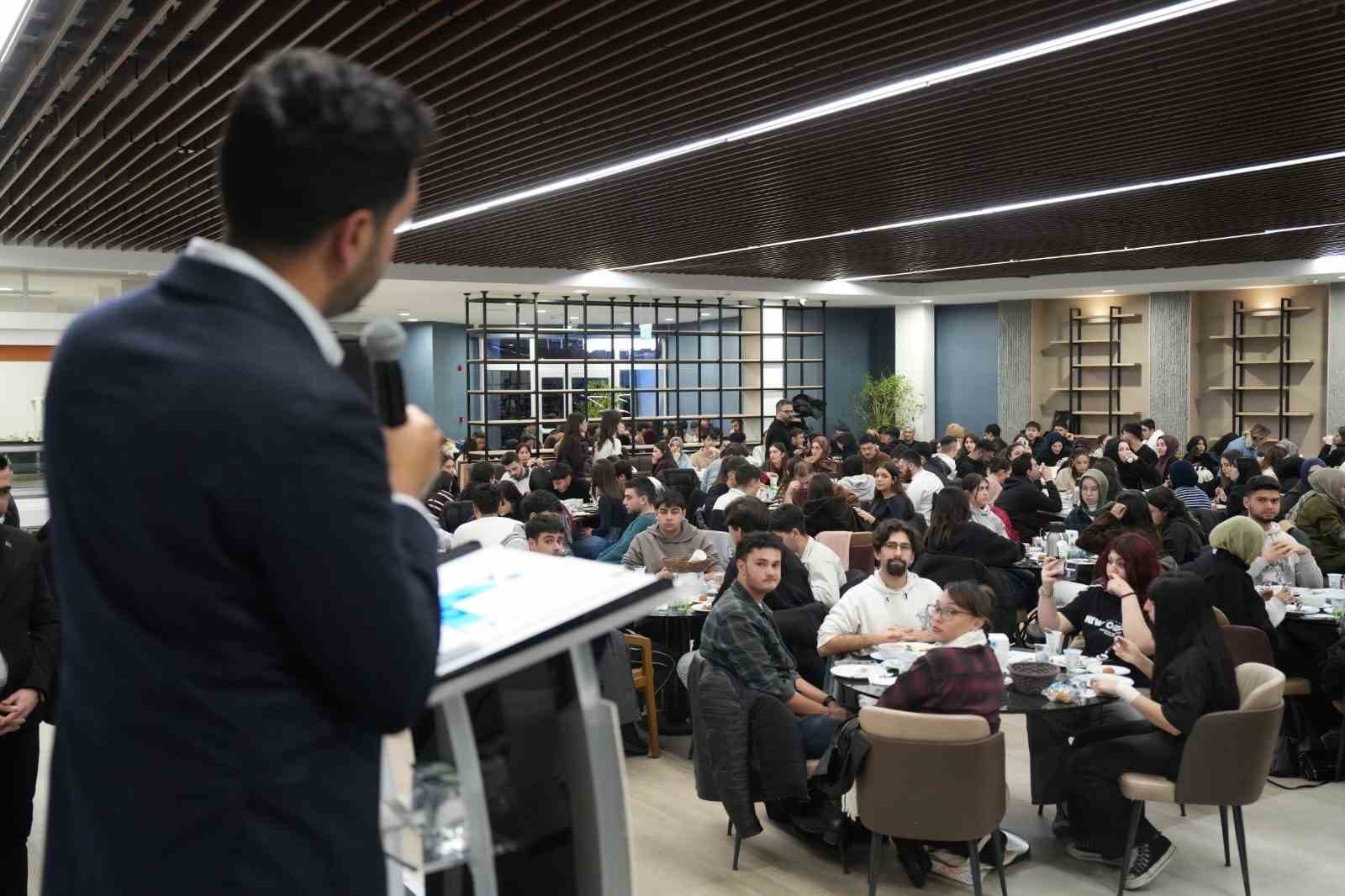 Başkan Bingöl Tuzla’da gençlerle iftar sofrasında bir araya geldi
