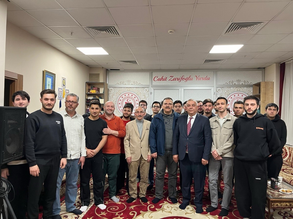 Başkan Bıyık üniversite gençliği ile bir araya geldi
