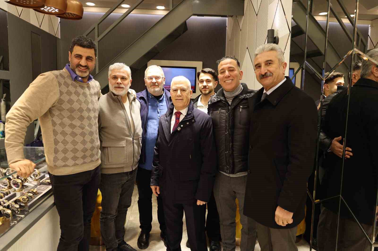 Başkan Bozbey çarşı esnafıyla bayramlaştı
