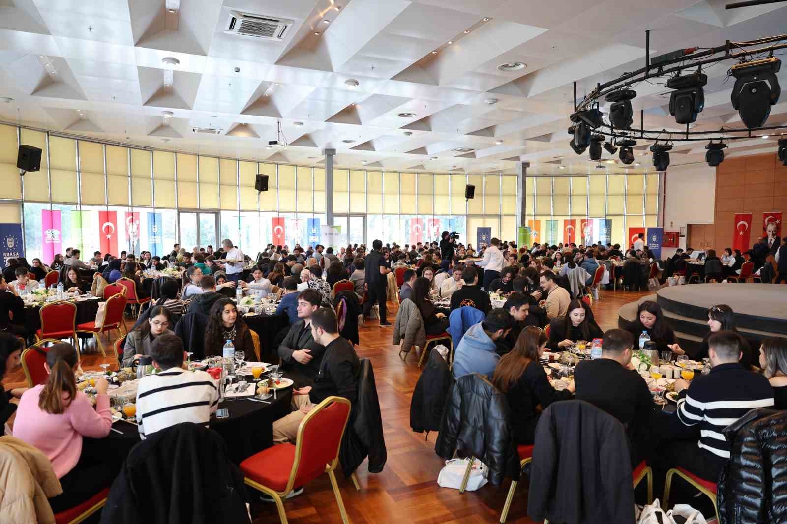 Başkan Bozbey, gençlerle geleceği konuştu
