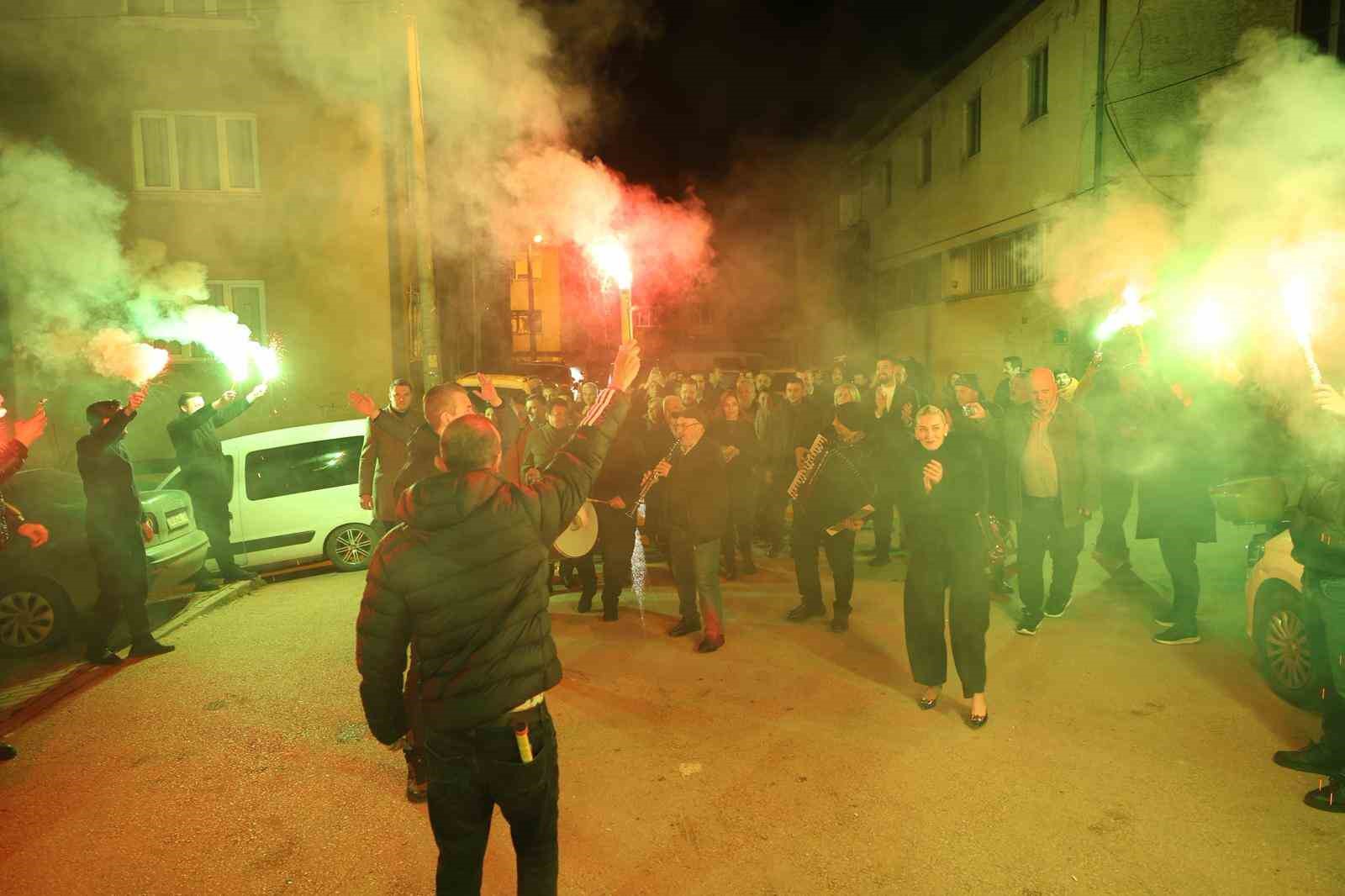 Başkan Bozbey ile sahurda asırlık gelenek
Başkan Bozbey ile sahurda asırlık gelenek
