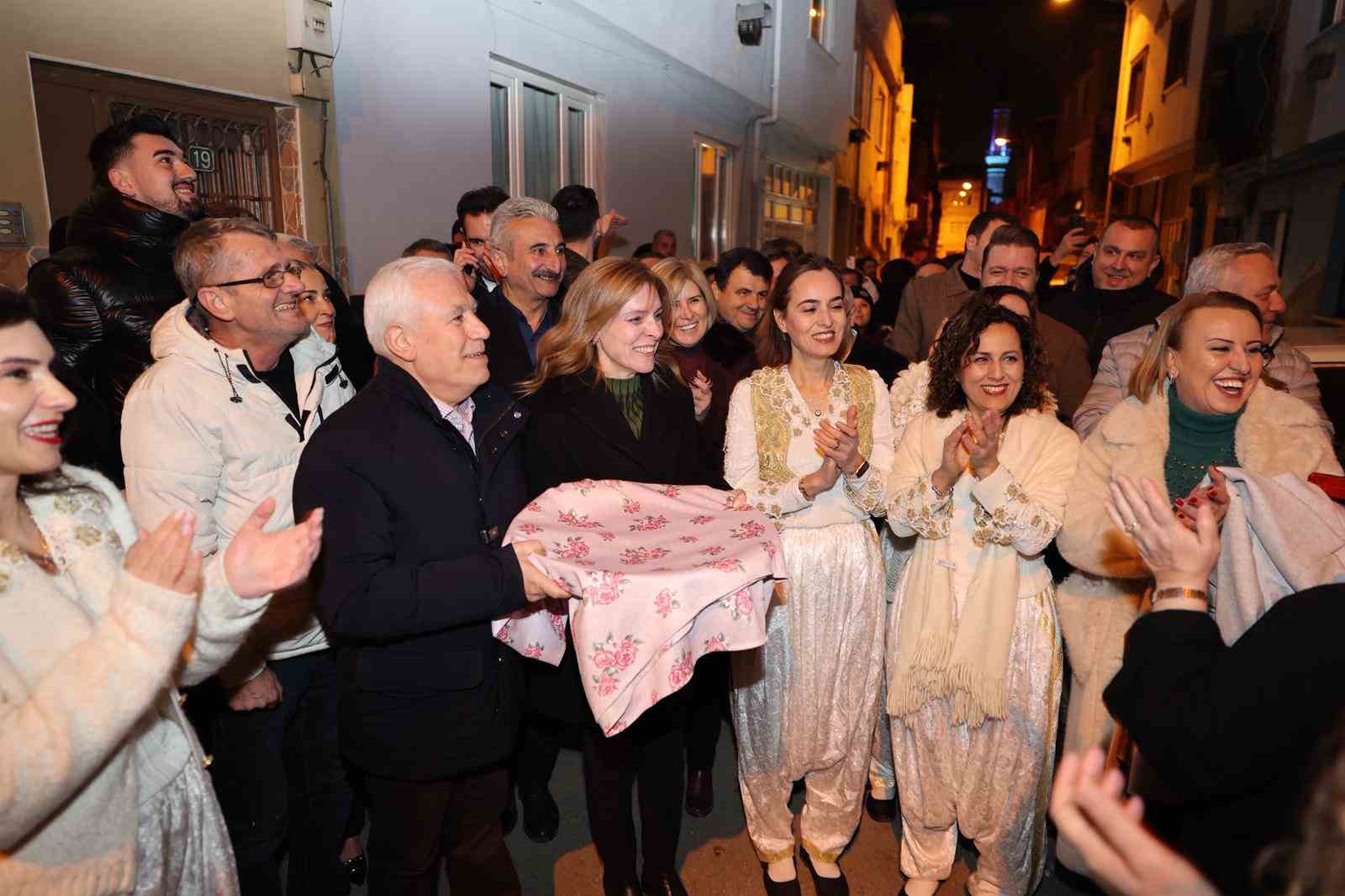 Başkan Bozbey ile sahurda asırlık gelenek
Başkan Bozbey ile sahurda asırlık gelenek