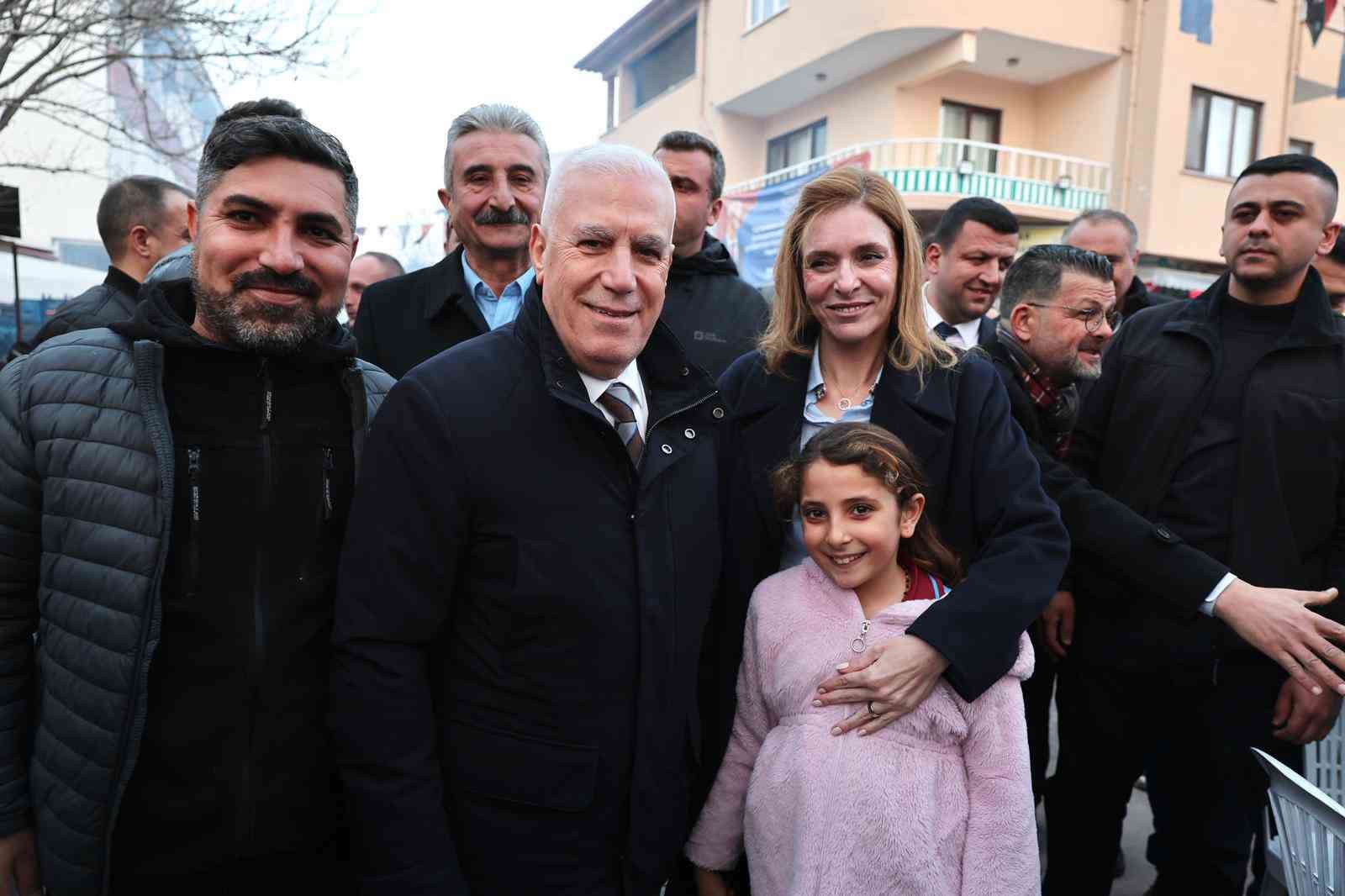 Başkan Bozbey kendi mahallesinde komşularıyla iftar yaptı
Başkan Bozbey kendi mahallesinde komşularıyla iftar yaptı