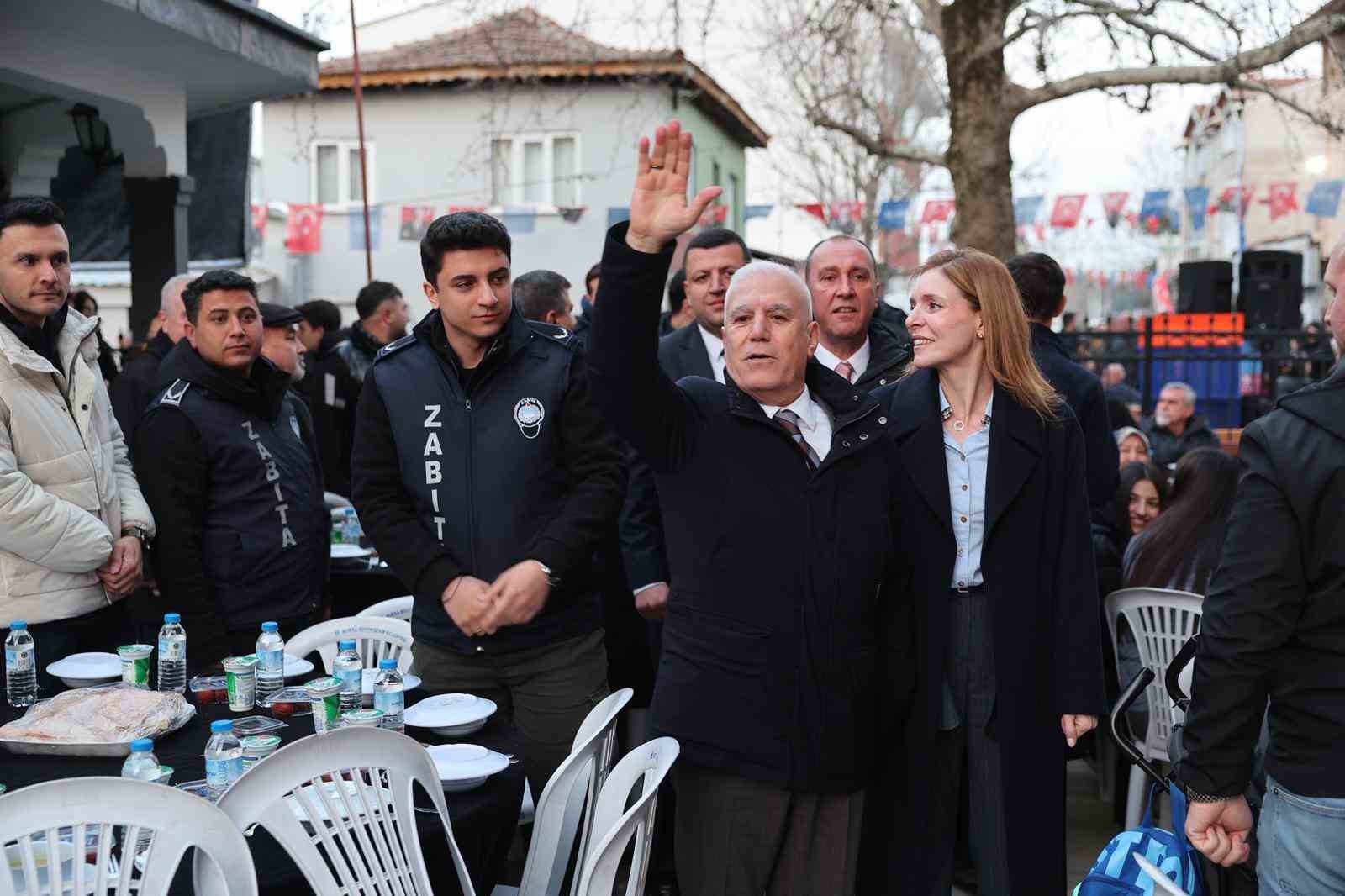 Başkan Bozbey kendi mahallesinde komşularıyla iftar yaptı
Başkan Bozbey kendi mahallesinde komşularıyla iftar yaptı