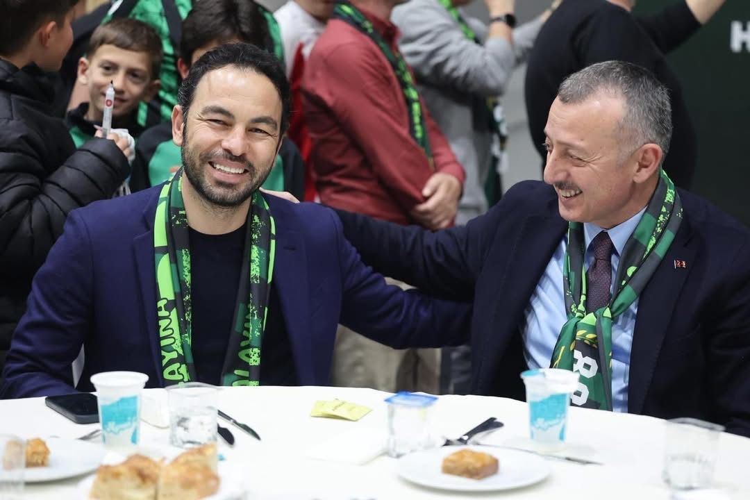 Başkan Büyükakın: "Kocaelispor çok daha iyi yerlerde olacak"
Başkan Büyükakın: "Kocaelispor çok daha iyi yerlerde olacak"