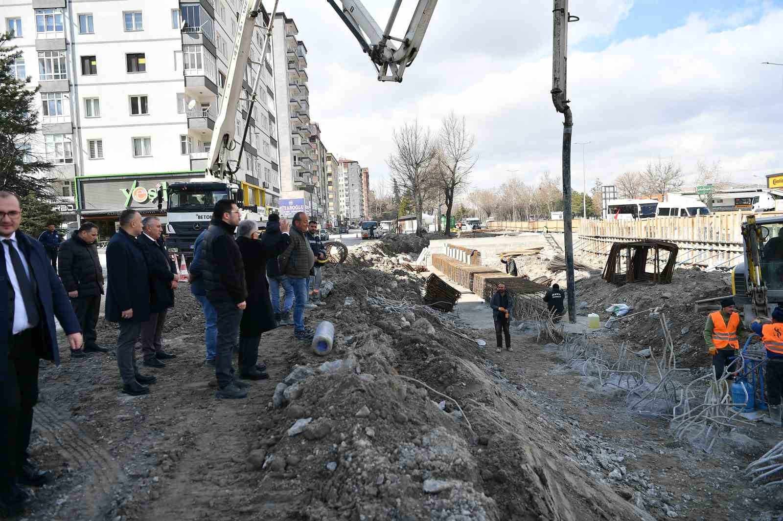 Başkan Büyükkılıç, 300 milyon TL’lik katlı kavşak projesini yerinde inceledi
