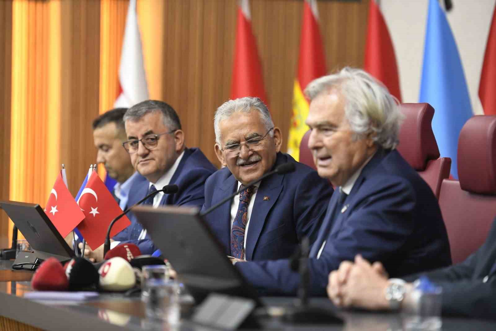 Başkan Büyükkılıç, ACES heyetini ağırladı
