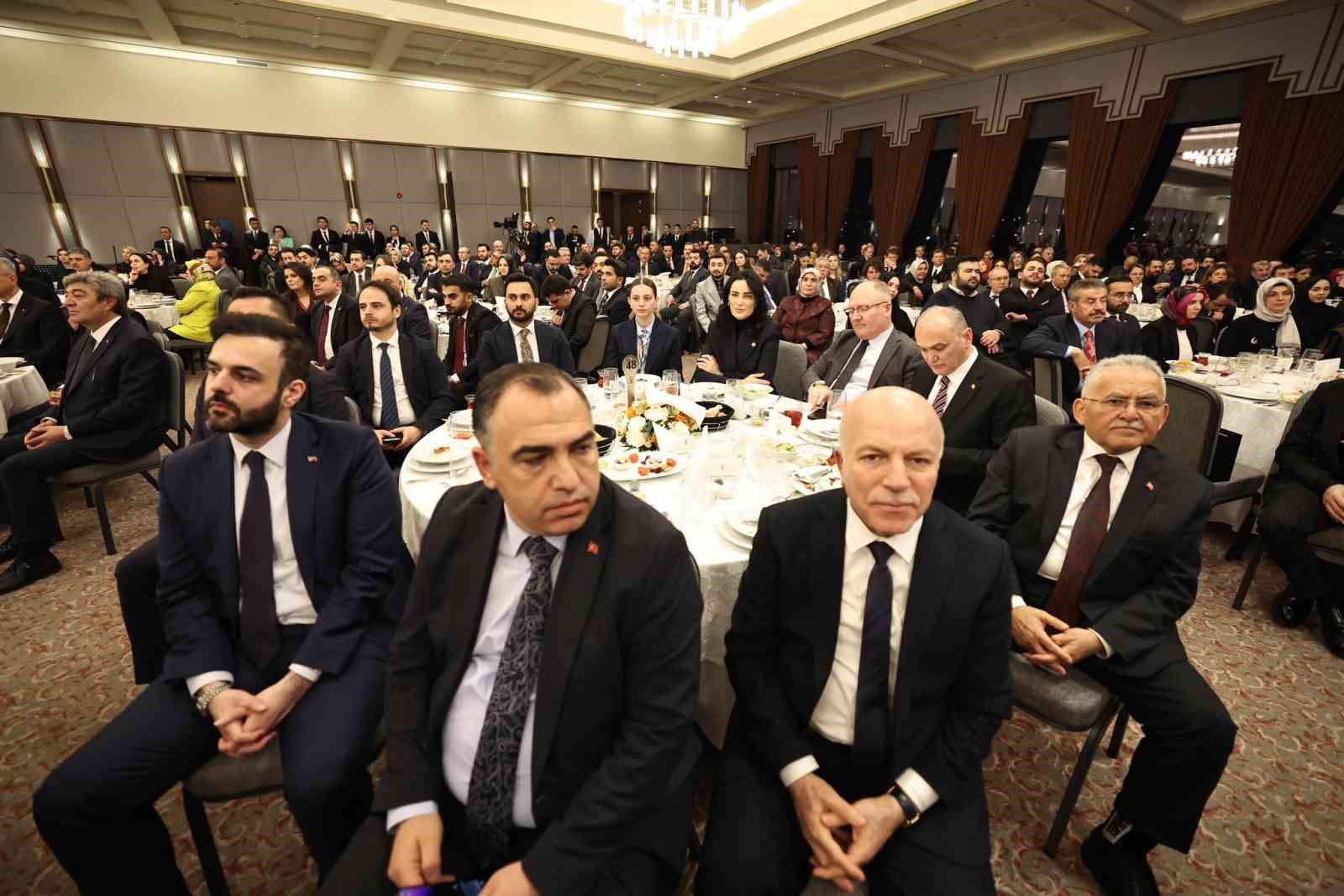 Başkan Büyükkılıç, Cumhurbaşkanı Erdoğan ile görüştü
Başkan Büyükkılıç, Cumhurbaşkanı Erdoğan ile görüştü