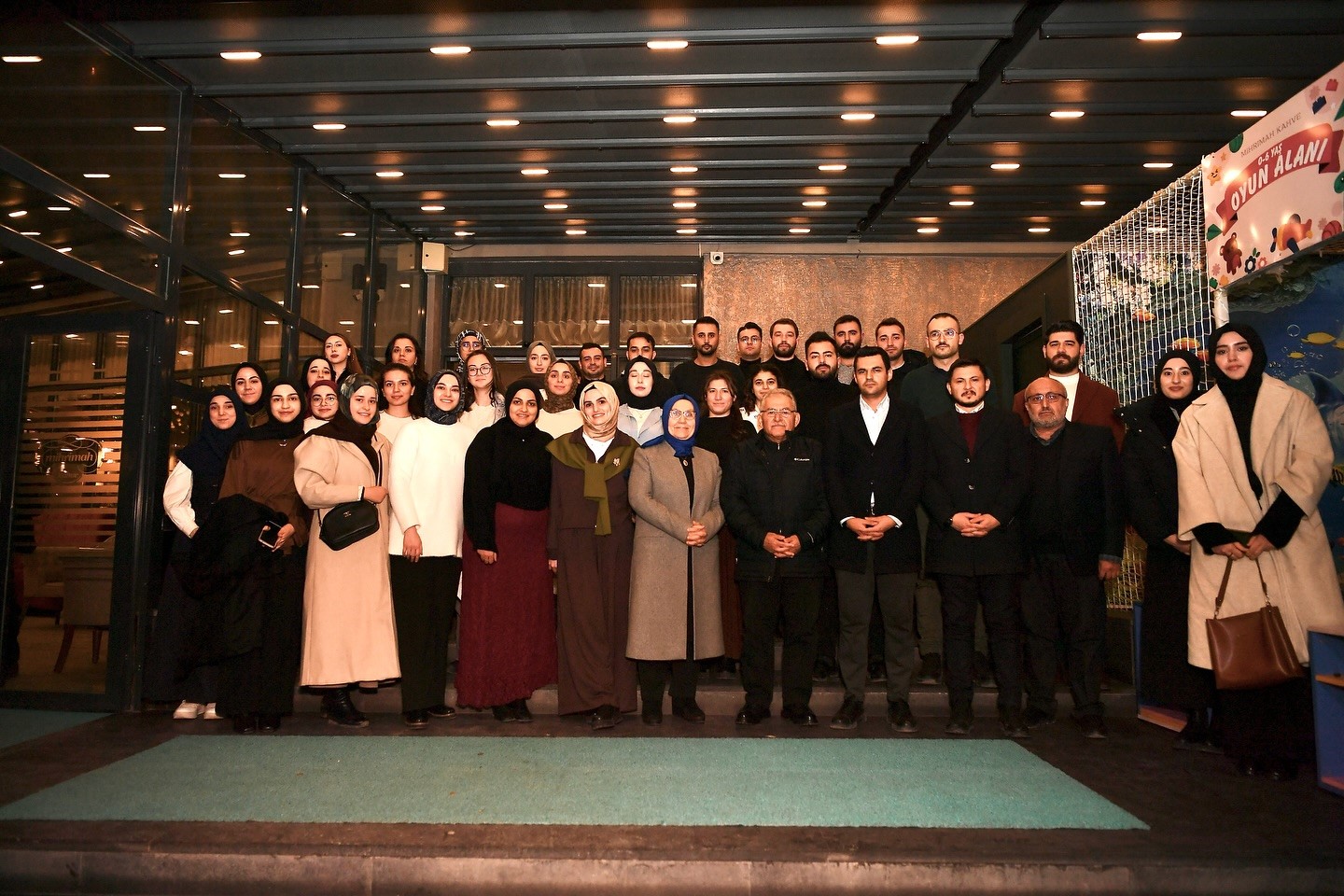 Başkan Büyükkılıç, gençlerle çay kahve eşliğinde sohbet etti
Başkan Büyükkılıç, gençlerle çay kahve eşliğinde sohbet etti