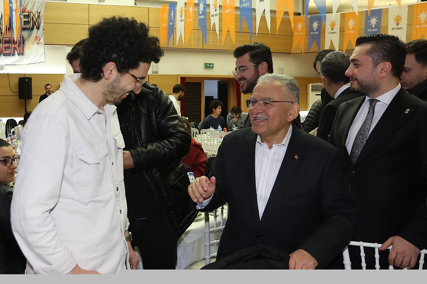 Başkan Büyükkılıç, gençlerle iftar sofrasında buluştu
