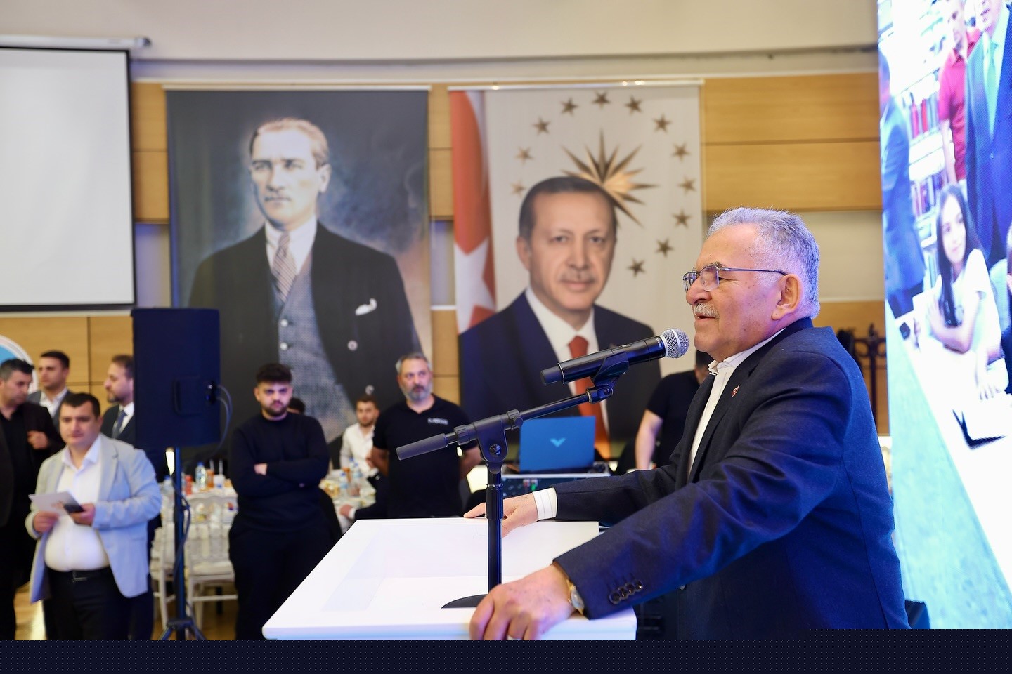 Başkan Büyükkılıç, gençlerle iftar sofrasında buluştu
