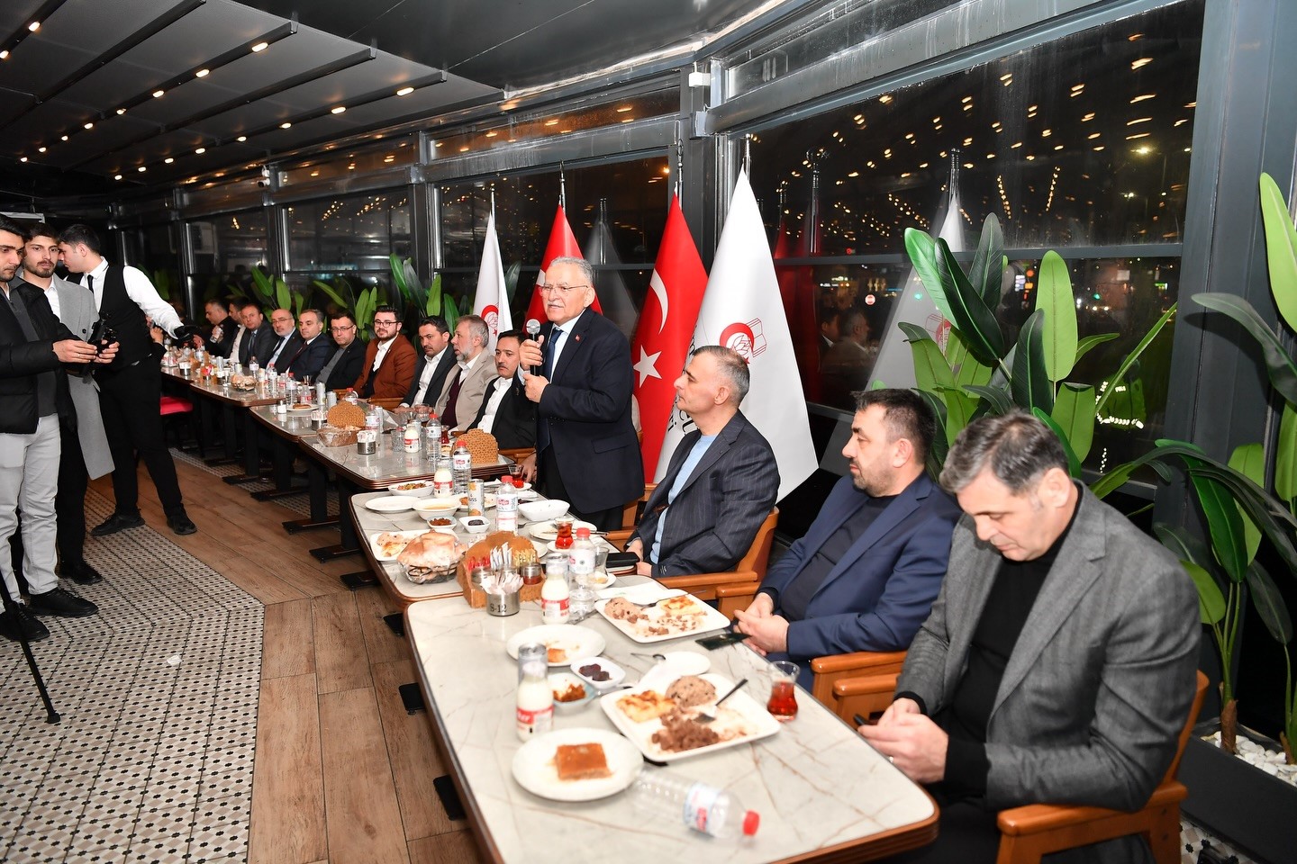 Başkan Büyükkılıç iftar sofralarında
