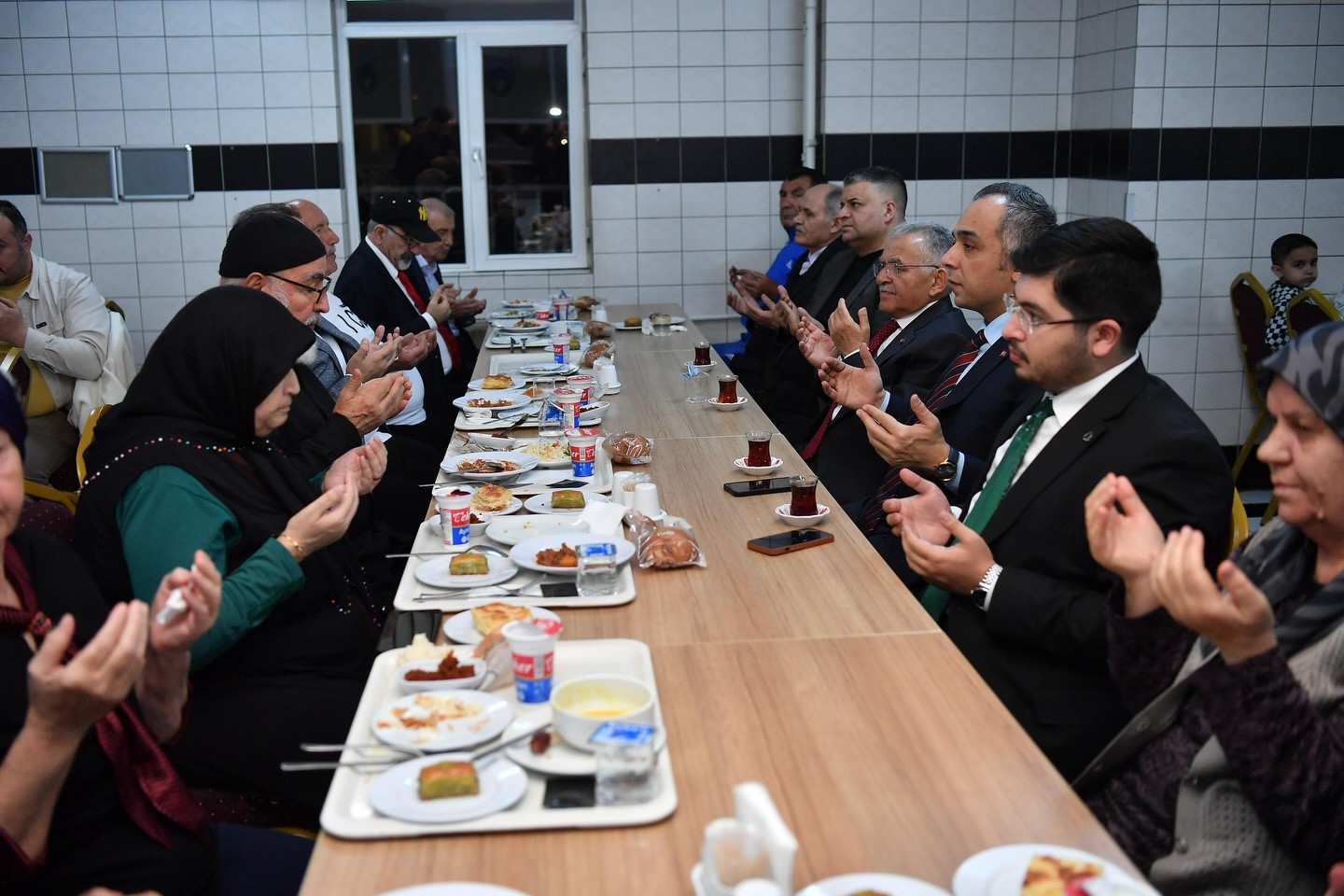 Başkan Büyükkılıç, iftarından bayramına Ramazan coşkusunu Kayserililerle birlikte yaşadı
