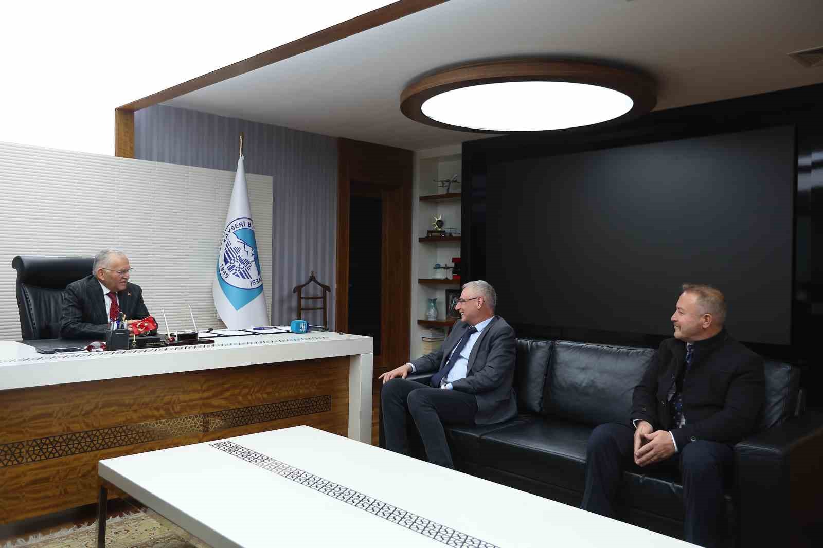 Başkan Büyükkılıç, Kartal Katlı Kavşağı için besmeleyi çekti, imzayı attı
