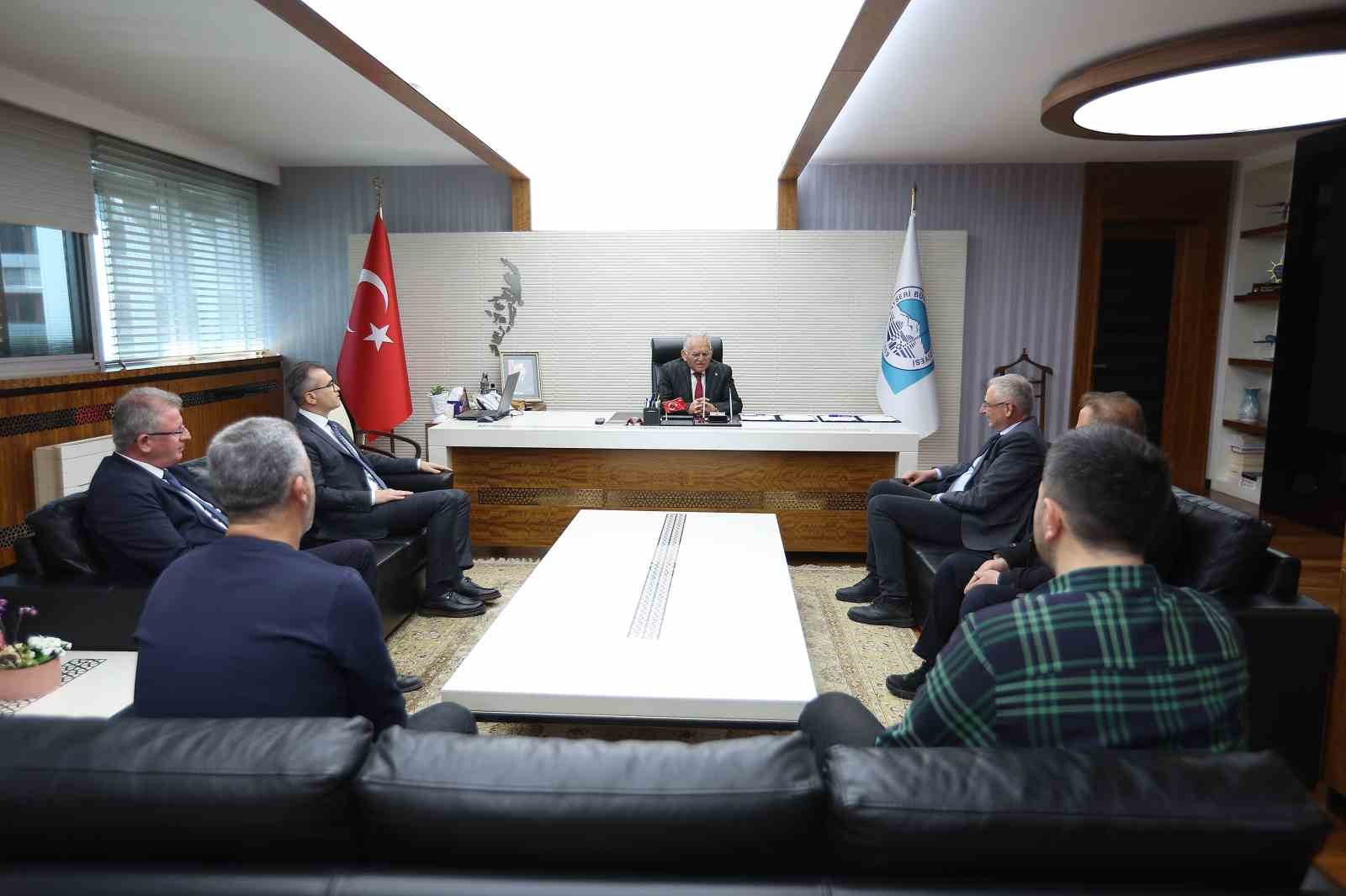 Başkan Büyükkılıç, Kartal Katlı Kavşağı için besmeleyi çekti, imzayı attı
