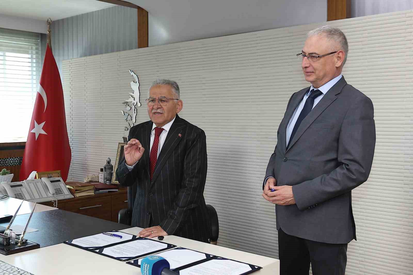 Başkan Büyükkılıç, Kartal Katlı Kavşağı için besmeleyi çekti, imzayı attı
