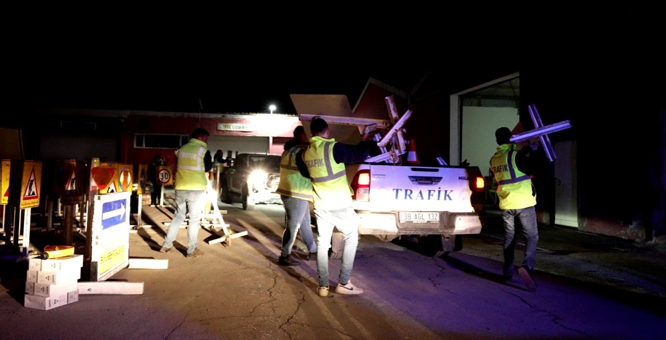 Başkan Büyükkılıç: "Kartal Kavşağı’nda gece yarısı start verildi"
