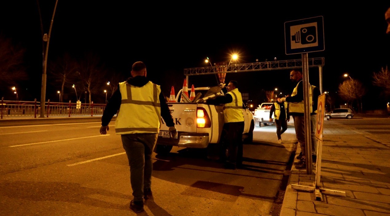 Başkan Büyükkılıç: "Kartal Kavşağı’nda gece yarısı start verildi"
