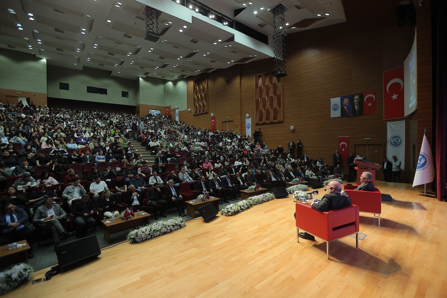 Başkan Büyükkılıç, Kayseri Üniversitesi’nde gençlerle buluştu
