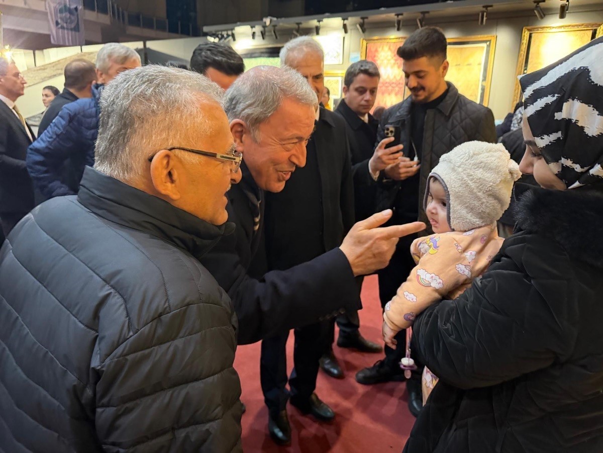 Başkan Büyükkılıç, Kutsal Emanetler Sergisi’nde Kayserililerle bir araya geldi
