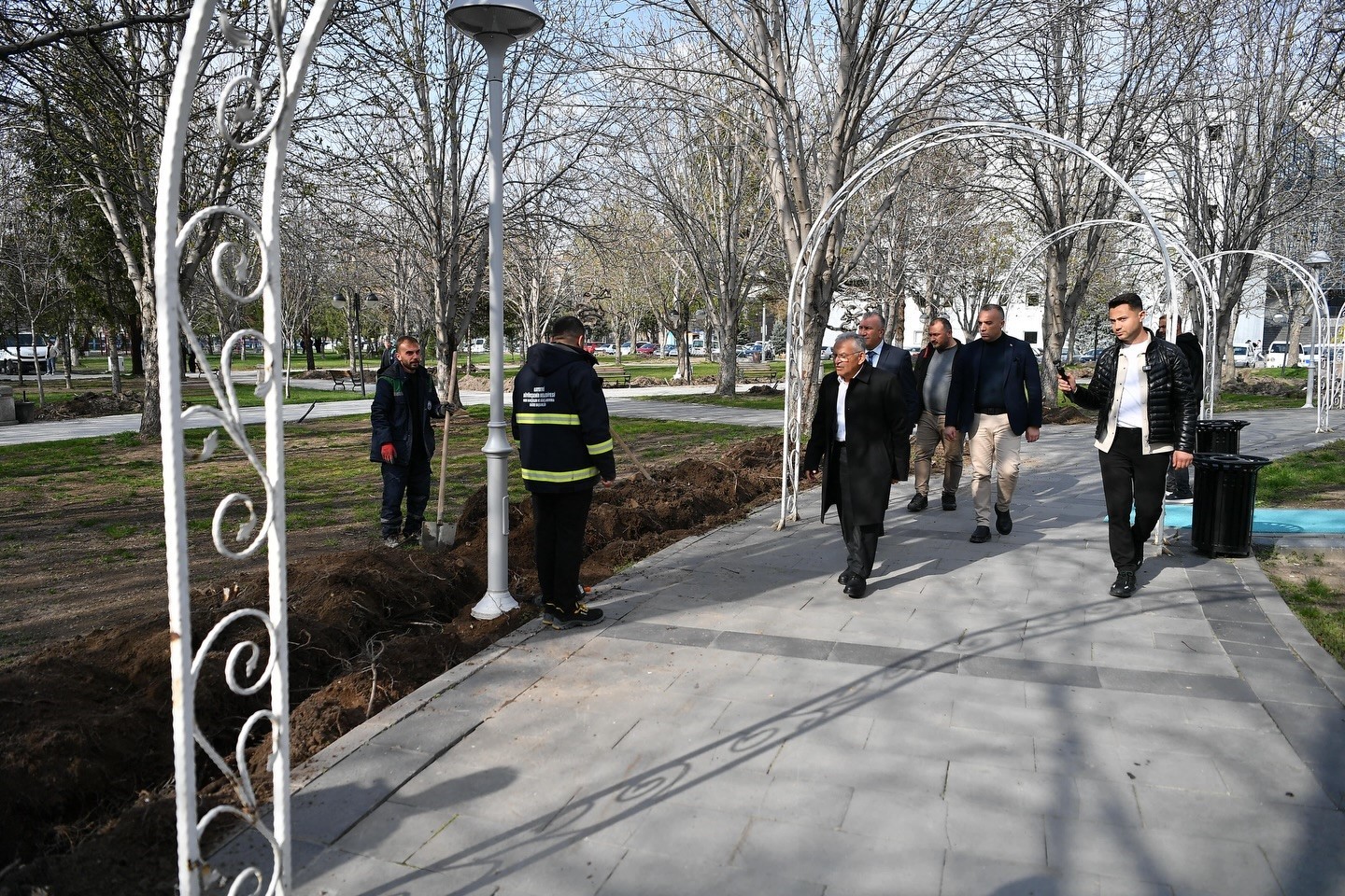 Başkan Büyükkılıç, Mimarsinan Parkı’nda vatandaşlar ve öğrencilerle bir araya geldi
