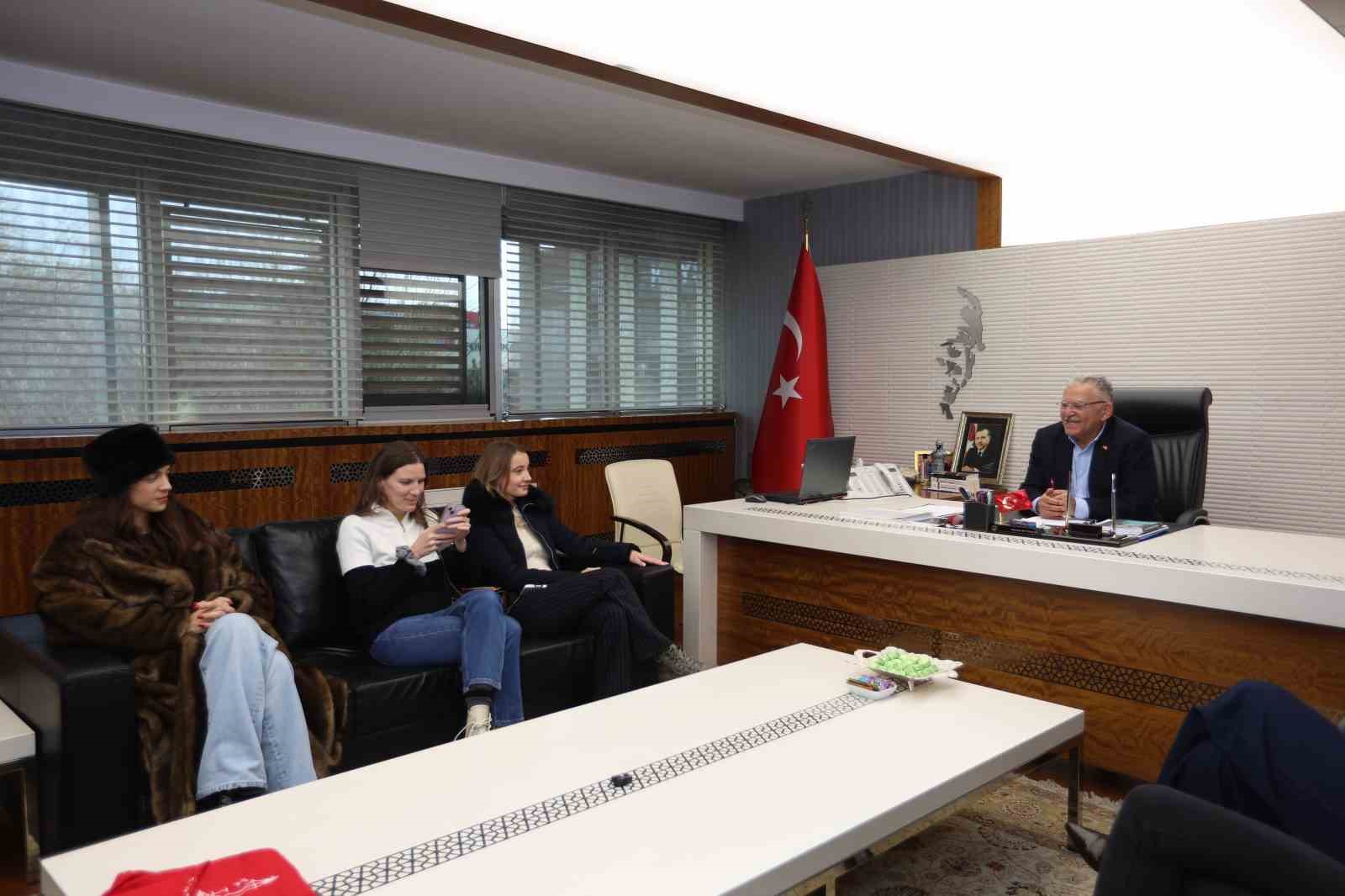 Başkan Büyükkılıç, Paris Büyükelçiliği Kültür ve Tanıtma Müşavirliği heyetini ağırladı
