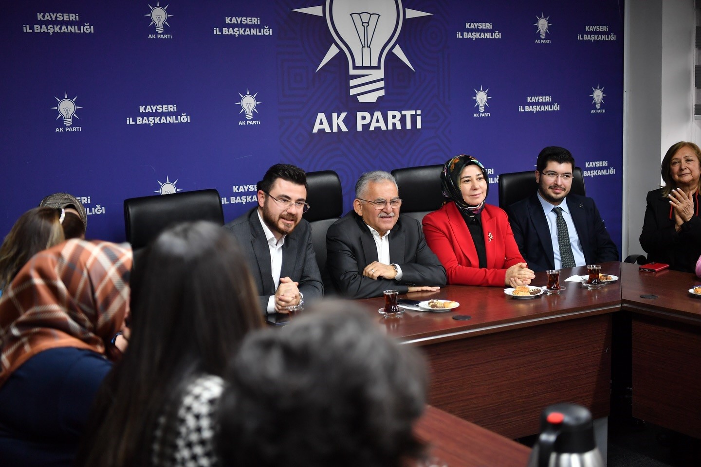 Başkan Büyükkılıç, Ramazan öncesinde istişare ve koordinasyon toplantılarına katıldı
Başkan Büyükkılıç, Ramazan öncesinde istişare ve koordinasyon toplantılarına katıldı