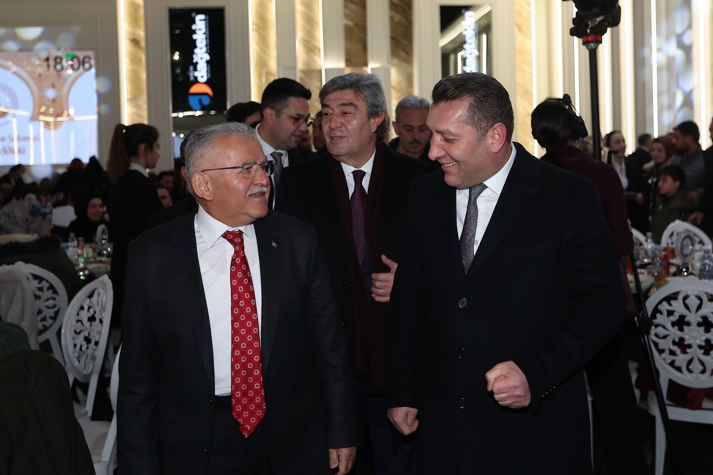 Başkan Büyükkılıç, Ramazan’ın bereketini iki ayrı iftarda vatandaşlarla paylaştı
