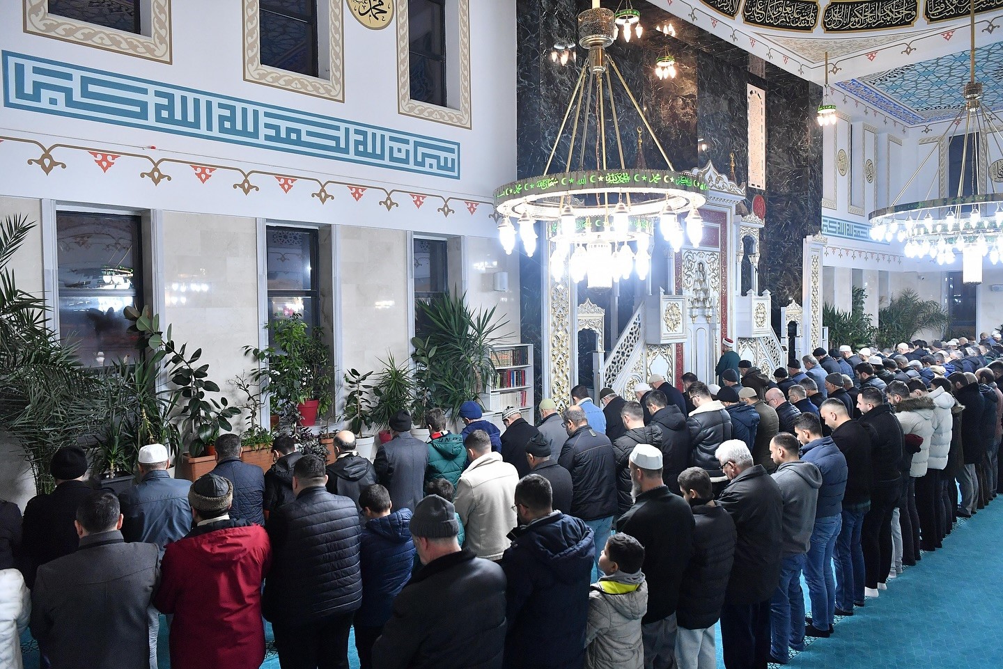 Başkan Büyükkılıç, sabah namazında vatandaşlarla buluştu
Başkan Büyükkılıç, sabah namazında vatandaşlarla buluştu
