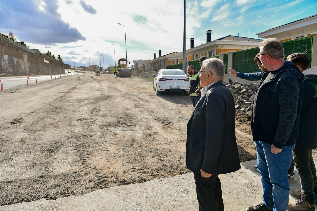 Başkan Büyükkılıç: "Şehrimizin ulaşım ağının konforu ve hizmet kalitesi artıyor"
