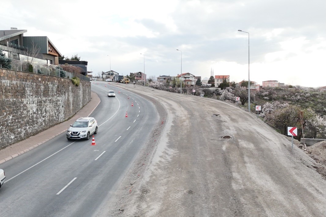 Başkan Büyükkılıç: "Şehrimizin ulaşım ağının konforu ve hizmet kalitesi artıyor"
