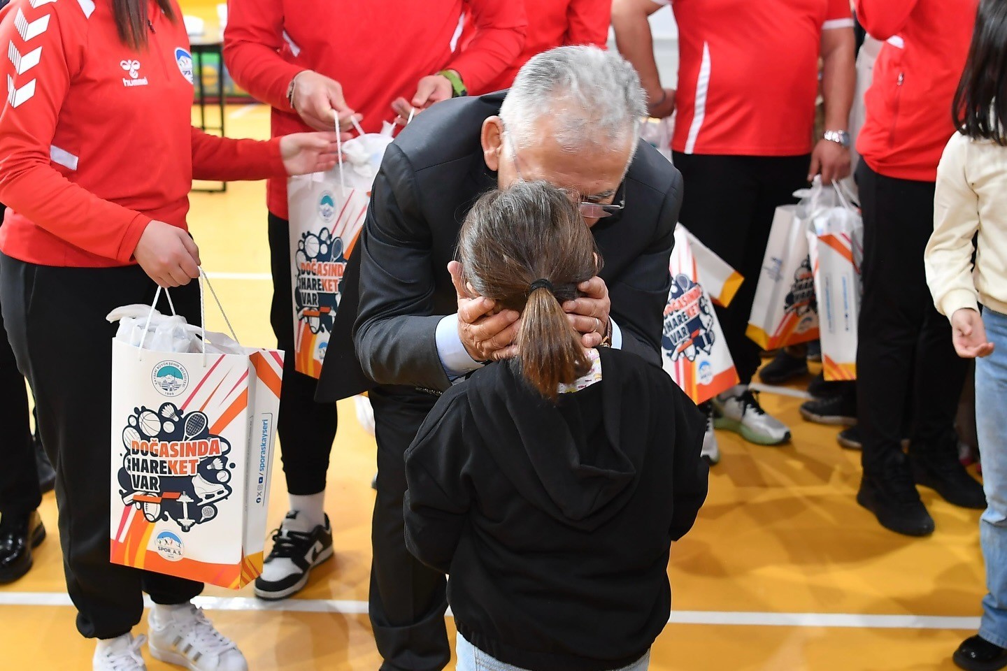 Başkan Büyükkılıç, Sevgi Evleri’nde düzenlenen bayramlaşmaya katıldı
