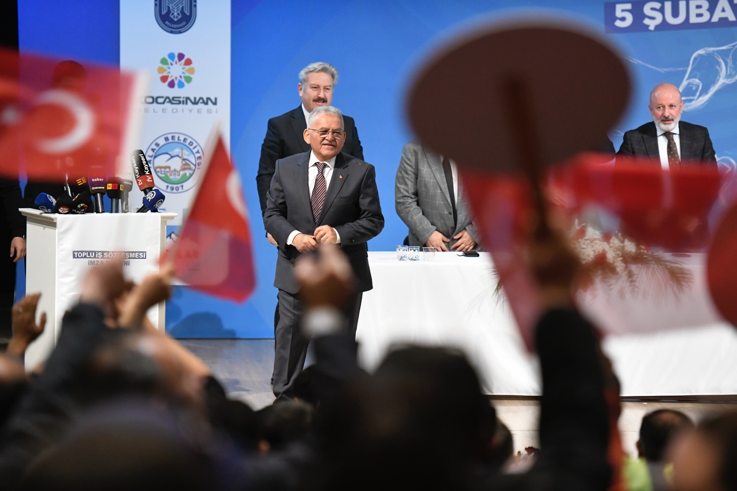 Başkan Büyükkılıç, Toplu İş Sözleşme Töreni’nde personelin sevincine ortak oldu
