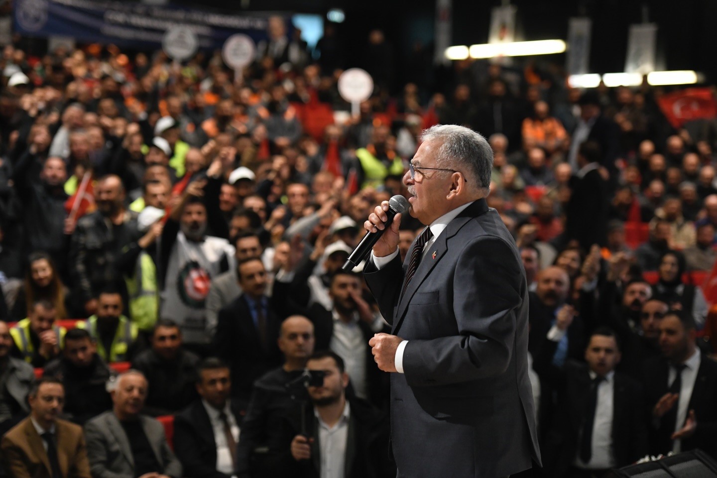 Başkan Büyükkılıç, Toplu İş Sözleşme Töreni’nde personelin sevincine ortak oldu
