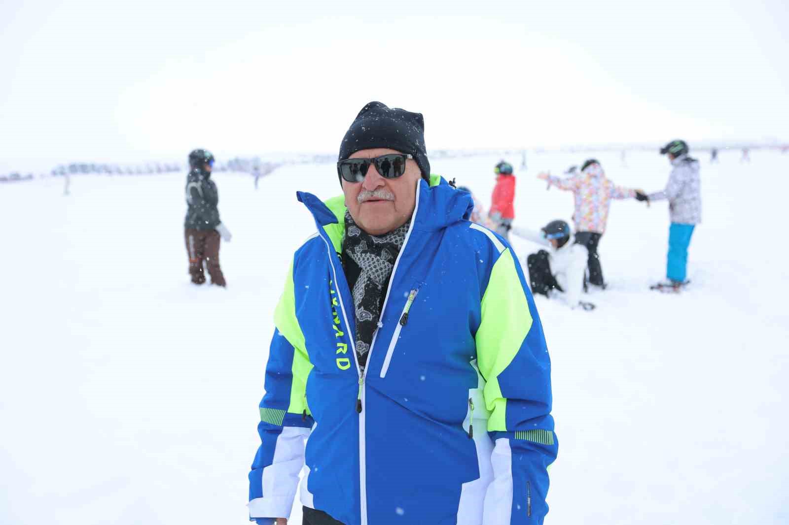 Başkan Büyükkılıç, Türkiye’nin kış turizminde amiral gemisi Erciyes’te
