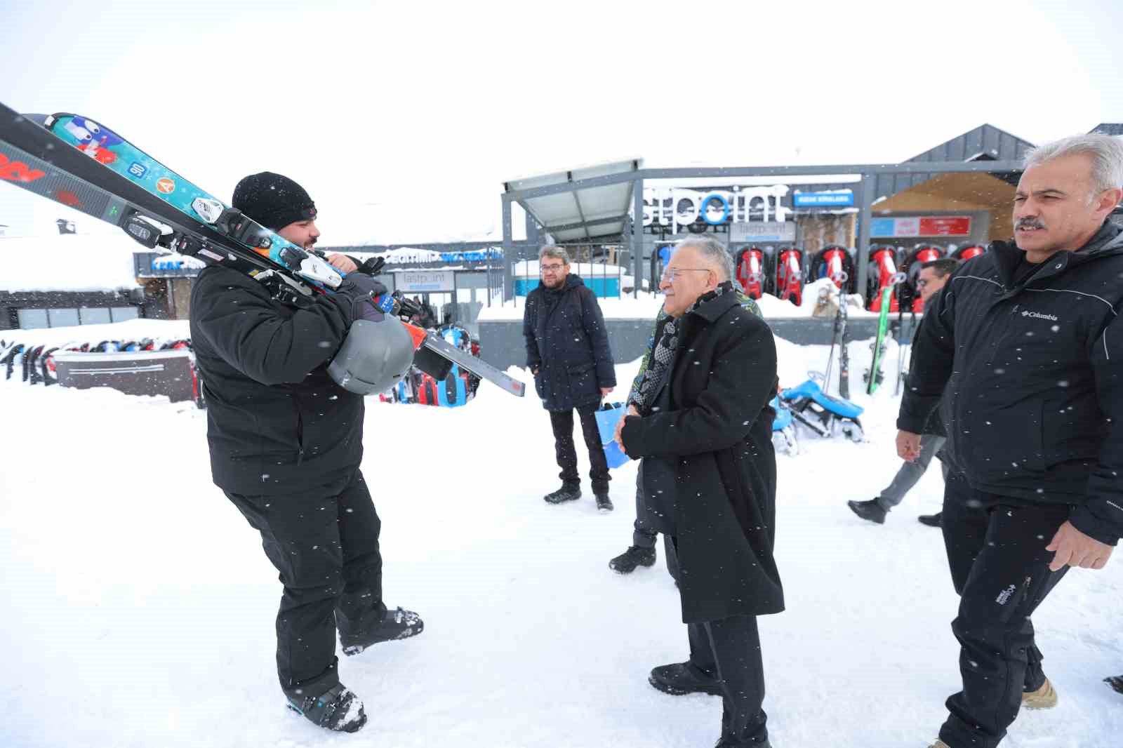 Başkan Büyükkılıç, Türkiye’nin kış turizminde amiral gemisi Erciyes’te
