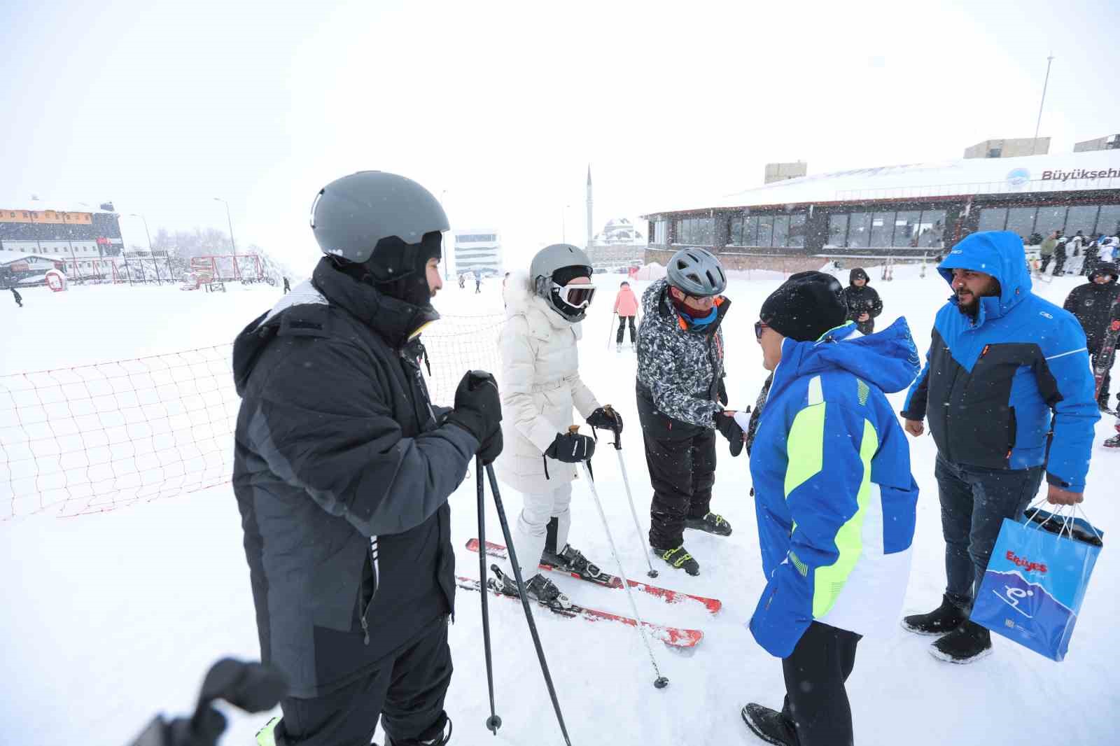 Başkan Büyükkılıç, Türkiye’nin kış turizminde amiral gemisi Erciyes’te
