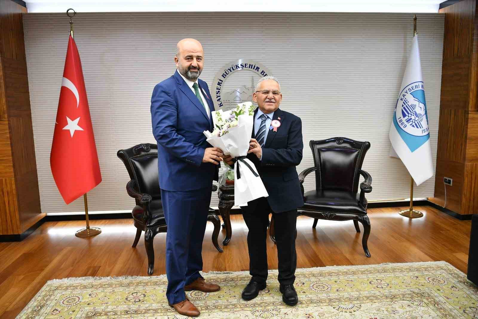 Başkan Büyükkılıç’a 37. Vergi Haftası ziyareti
Başkan Büyükkılıç’a 37. Vergi Haftası ziyareti