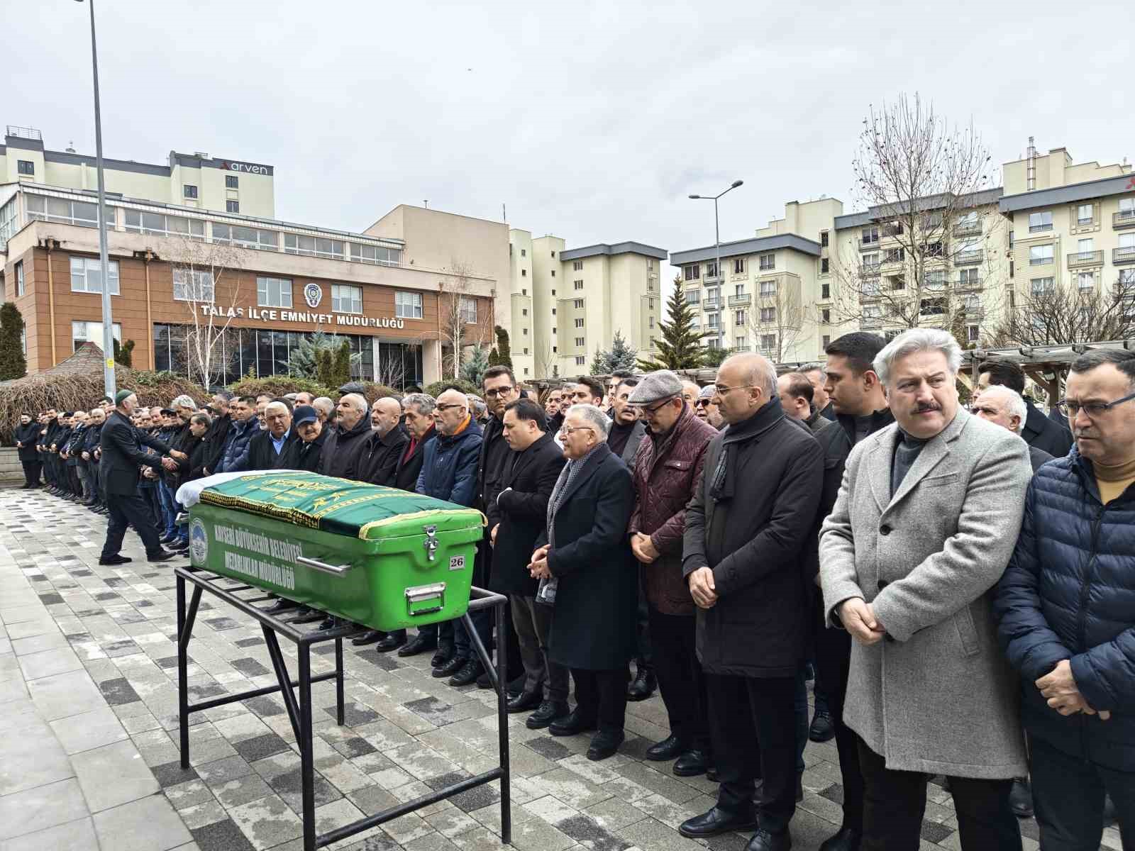 Başkan Büyükkılıç’ın kayınvalidesi toprağa verildi

