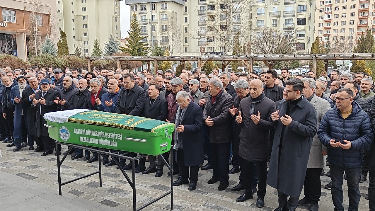 Başkan Büyükkılıç’ın kayınvalidesi toprağa verildi
