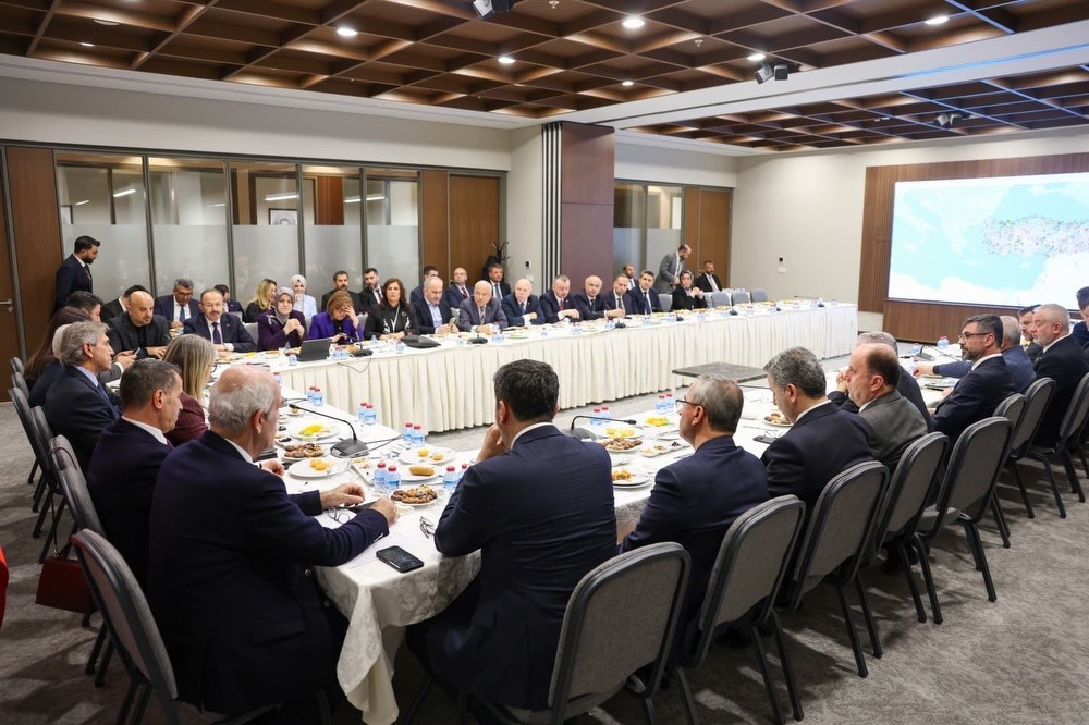 Başkan Büyükkılıç’tan Ankara çıkarması: Spor hedefleri ve yerel yönetim vizyonu masada
Başkan Büyükkılıç’tan Ankara çıkarması: Spor hedefleri ve yerel yönetim vizyonu masada