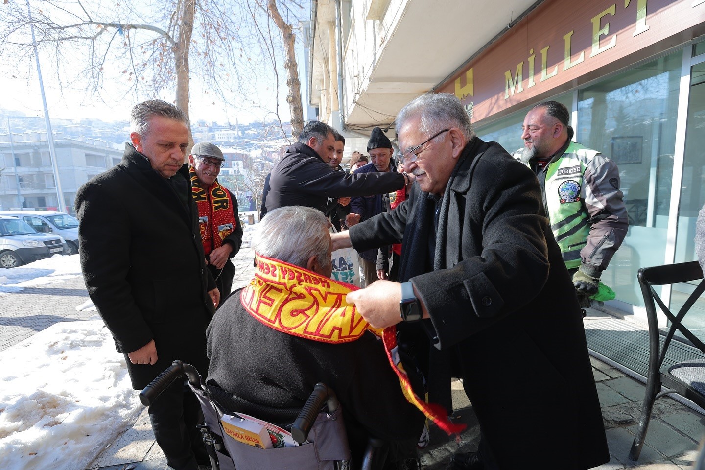 Başkan Büyükkılıç’tan Hacılar’da gönüllere dokunan ziyaret
