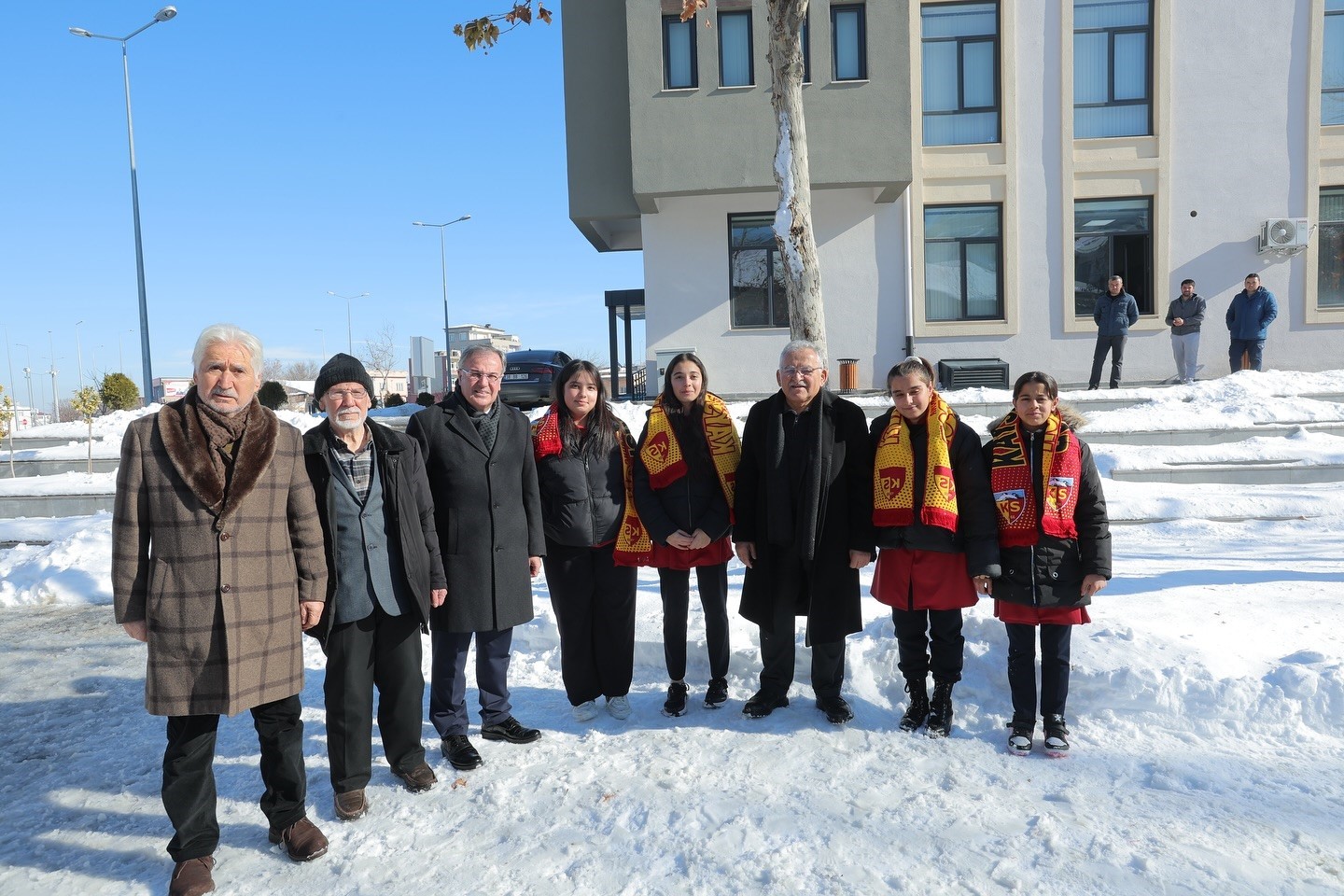 Başkan Büyükkılıç’tan Hacılar’da gönüllere dokunan ziyaret
