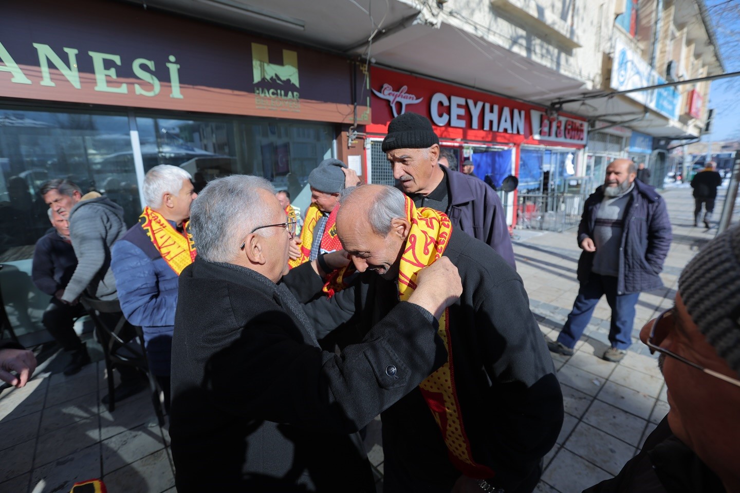 Başkan Büyükkılıç’tan Hacılar’da gönüllere dokunan ziyaret
Başkan Büyükkılıç’tan Hacılar’da gönüllere dokunan ziyaret