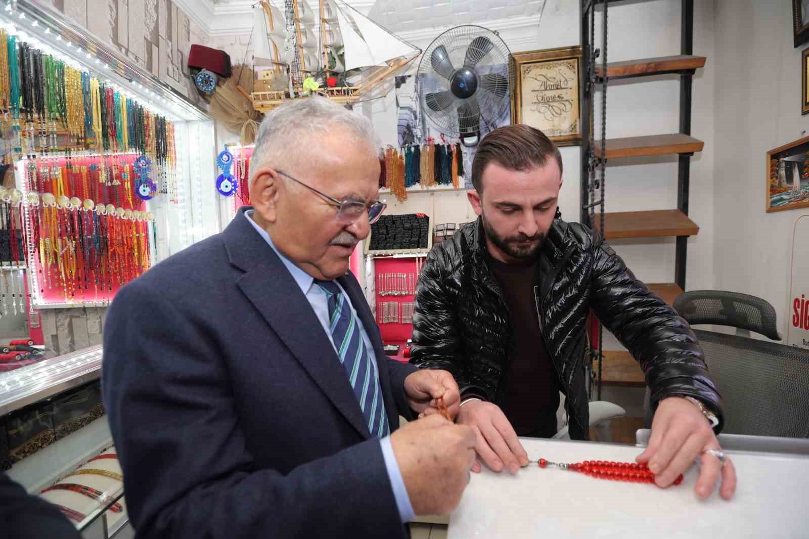 Başkan Büyükkılıç’tan Hunat Çarşısı esnafı ve vatandaşlarla samimi buluşma
